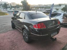 FIAT LINEA 1.8 ESSENCE 16V 2013/2013 HUBNER MULTIMARCAS FARROUPILHA / Carros no Vale