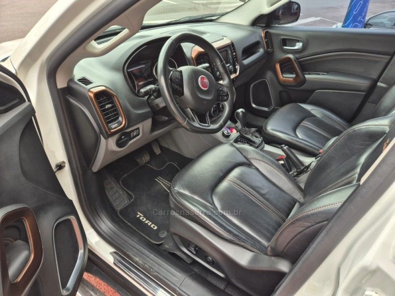 FIAT TORO 2.0 16V TURBO FREEDOM 4WD 2018/2019 HUBNER MULTIMARCAS FARROUPILHA / Carros no Vale FIAT TORO 2.0 16V TURBO FREEDOM 4WD 2018/2019 HUBNER MULTIMARCAS FARROUPILHA / Carros no Vale