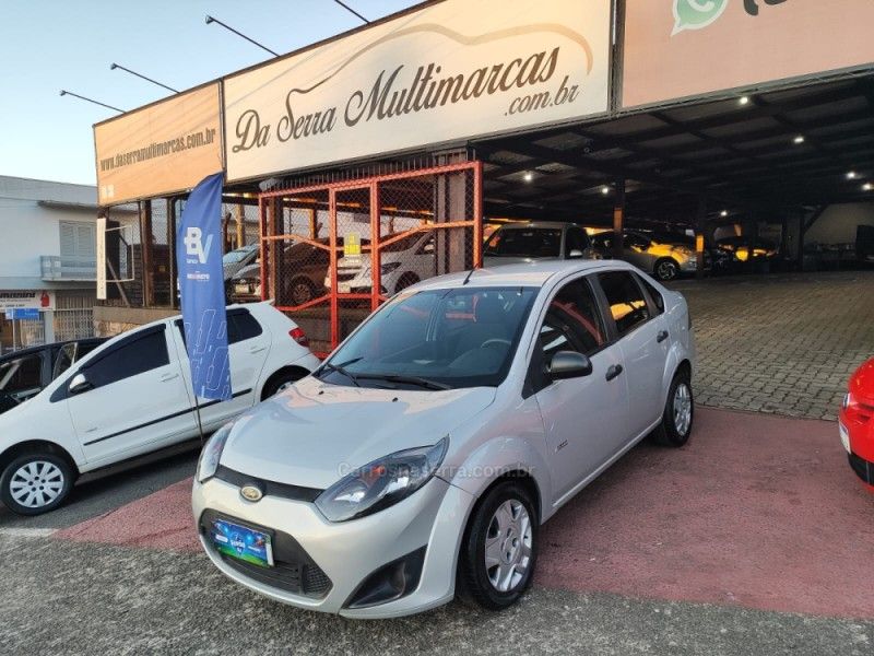 FORD FIESTA 1.0 MPI SEDAN 8V 2012/2013 HUBNER MULTIMARCAS FARROUPILHA / Carros no Vale