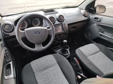 FORD FIESTA 1.0 MPI SEDAN 8V 2012/2013 HUBNER MULTIMARCAS FARROUPILHA / Carros no Vale