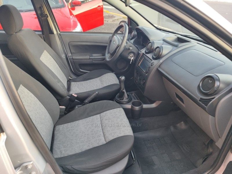 FORD FIESTA 1.0 MPI SEDAN 8V 2012/2013 HUBNER MULTIMARCAS FARROUPILHA / Carros no Vale
