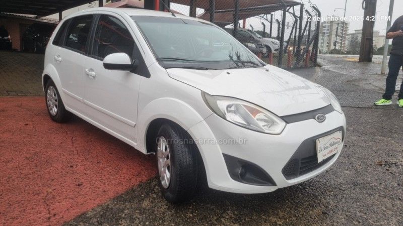 FORD FIESTA 1.6 MPI 8V 2012/2013 HUBNER MULTIMARCAS FARROUPILHA / Carros no Vale