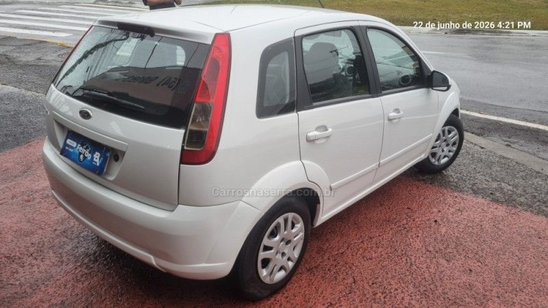FORD FIESTA 1.6 MPI 8V 2012/2013 HUBNER MULTIMARCAS FARROUPILHA / Carros no Vale