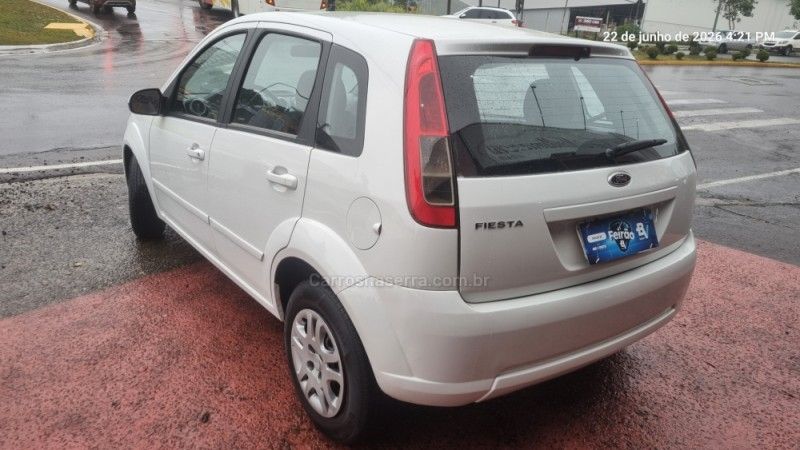 FORD FIESTA 1.6 MPI 8V 2012/2013 HUBNER MULTIMARCAS FARROUPILHA / Carros no Vale