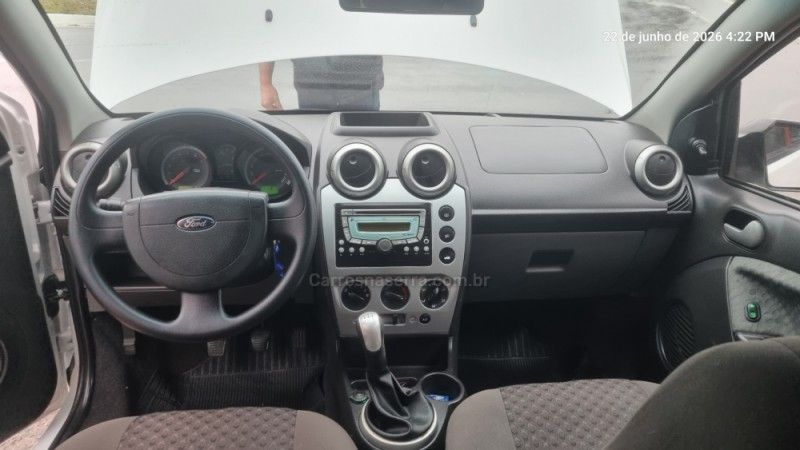 FORD FIESTA 1.6 MPI 8V 2012/2013 HUBNER MULTIMARCAS FARROUPILHA / Carros no Vale