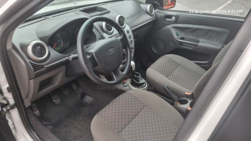 FORD FIESTA 1.6 MPI 8V 2012/2013 HUBNER MULTIMARCAS FARROUPILHA / Carros no Vale