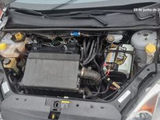 FORD FIESTA 1.6 MPI 8V 2012/2013 HUBNER MULTIMARCAS FARROUPILHA / Carros no Vale