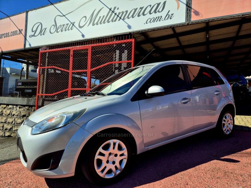 FORD FIESTA 1.6 MPI CLASS HATCH 8V 2013/2014 HUBNER MULTIMARCAS FARROUPILHA / Carros no Vale