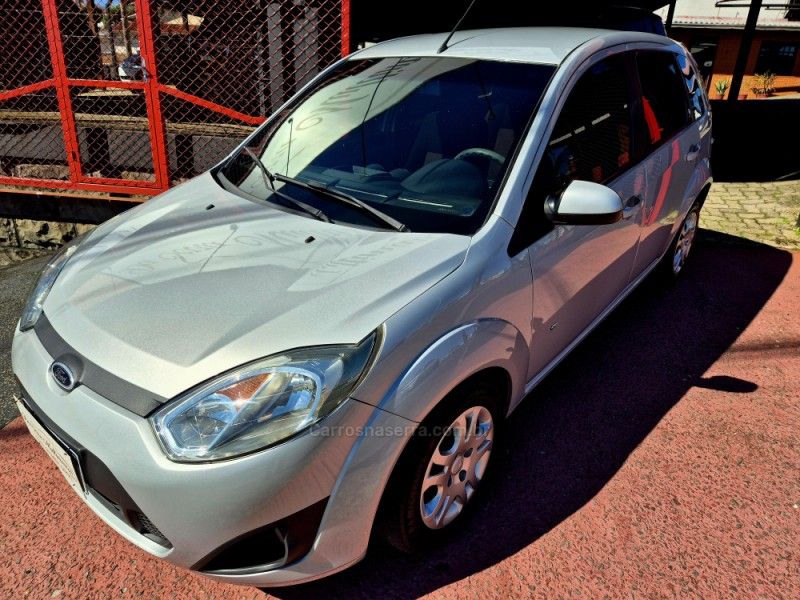FORD FIESTA 1.6 MPI CLASS HATCH 8V 2013/2014 HUBNER MULTIMARCAS FARROUPILHA / Carros no Vale