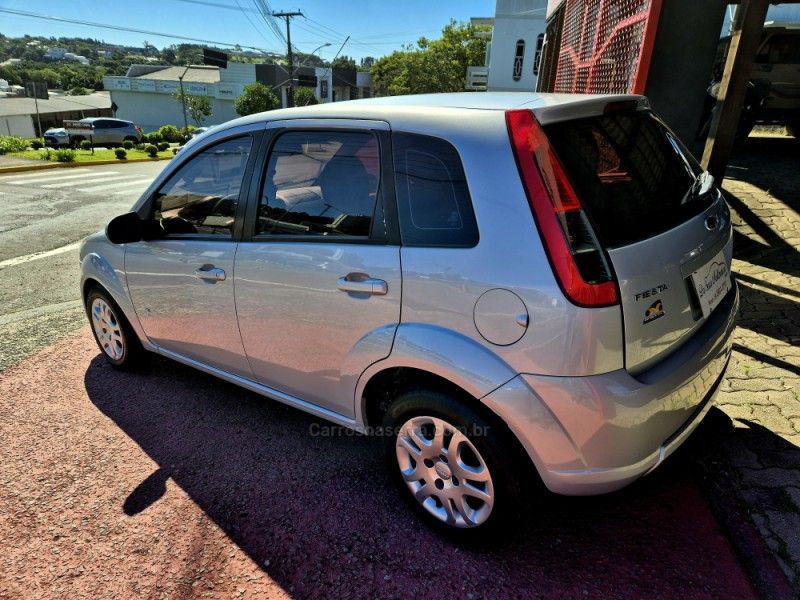 FORD FIESTA 1.6 MPI CLASS HATCH 8V 2013/2014 HUBNER MULTIMARCAS FARROUPILHA / Carros no Vale