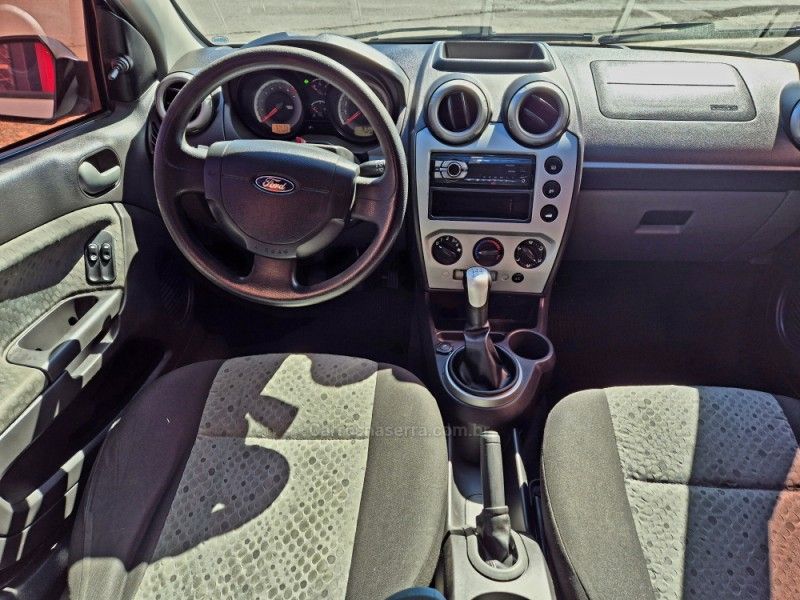 FORD FIESTA 1.6 MPI CLASS HATCH 8V 2013/2014 HUBNER MULTIMARCAS FARROUPILHA / Carros no Vale