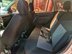 FORD FIESTA 1.6 MPI CLASS HATCH 8V 2013/2014 HUBNER MULTIMARCAS FARROUPILHA / Carros no Vale