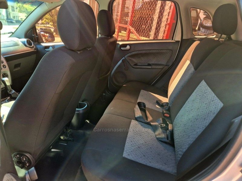 FORD FIESTA 1.6 MPI CLASS HATCH 8V 2013/2014 HUBNER MULTIMARCAS FARROUPILHA / Carros no Vale