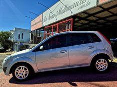 FORD FIESTA 1.6 MPI CLASS HATCH 8V 2013/2014 HUBNER MULTIMARCAS FARROUPILHA / Carros no Vale