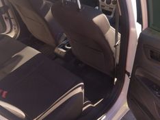 FORD FIESTA 1.6 SEL SEDAN 16V 2017/2017 HUBNER MULTIMARCAS FARROUPILHA / Carros no Vale