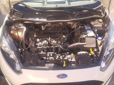 FORD FIESTA 1.6 SEL SEDAN 16V 2017/2017 HUBNER MULTIMARCAS FARROUPILHA / Carros no Vale