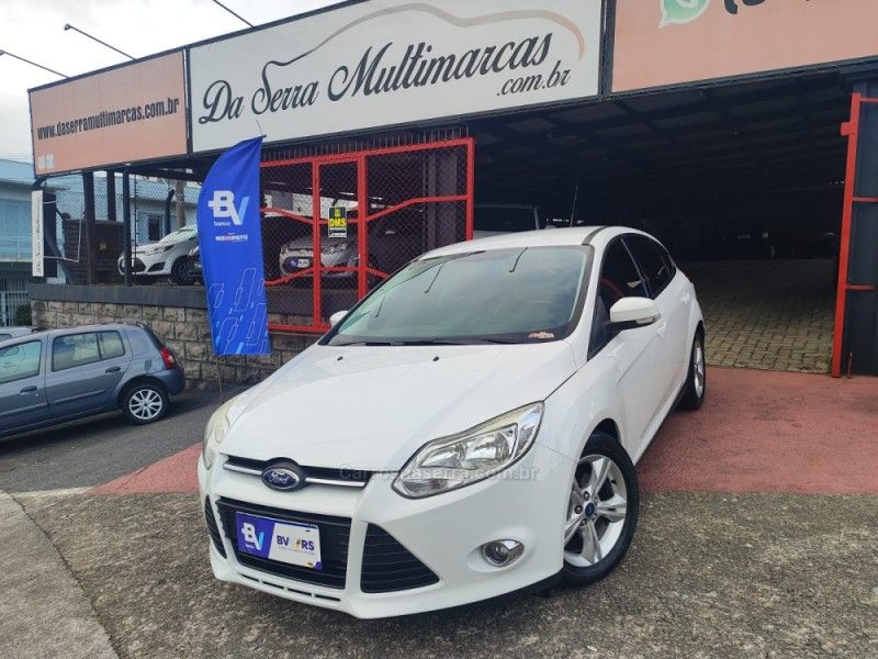 FORD FOCUS 1.6 SE 16V 2014/2015 HUBNER MULTIMARCAS FARROUPILHA / Carros no Vale FORD FOCUS 1.6 SE 16V 2014/2015 HUBNER MULTIMARCAS FARROUPILHA / Carros no Vale