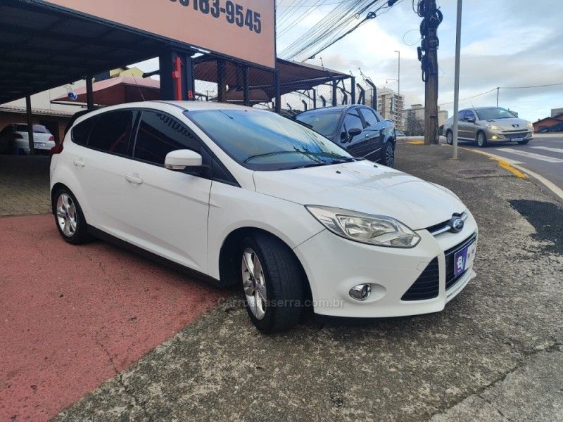 FORD FOCUS 1.6 SE 16V 2014/2015 HUBNER MULTIMARCAS FARROUPILHA / Carros no Vale FORD FOCUS 1.6 SE 16V 2014/2015 HUBNER MULTIMARCAS FARROUPILHA / Carros no Vale