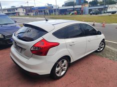 FORD FOCUS 1.6 SE 16V 2014/2015 HUBNER MULTIMARCAS FARROUPILHA / Carros no Vale