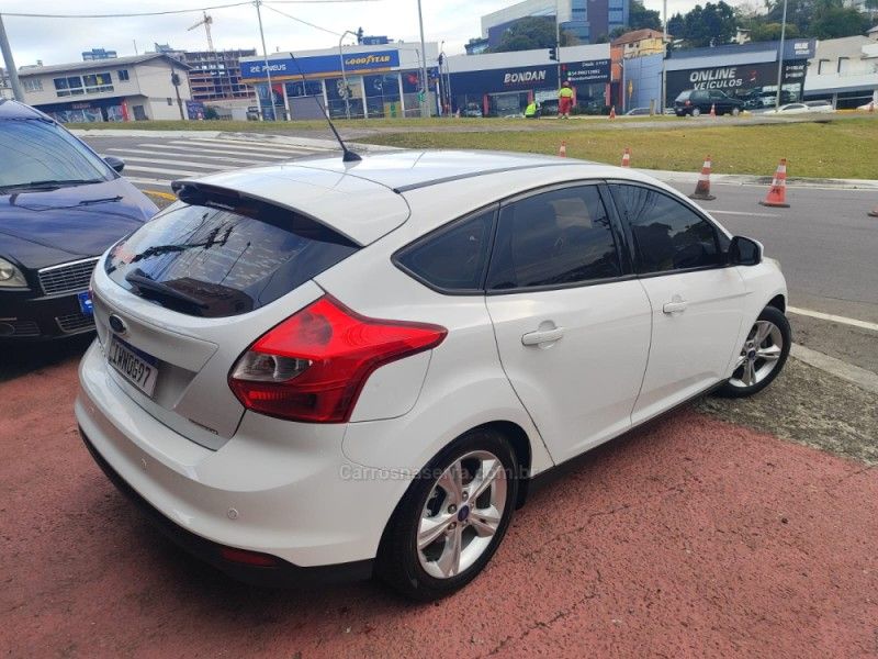 FORD FOCUS 1.6 SE 16V 2014/2015 HUBNER MULTIMARCAS FARROUPILHA / Carros no Vale FORD FOCUS 1.6 SE 16V 2014/2015 HUBNER MULTIMARCAS FARROUPILHA / Carros no Vale