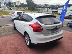 FORD FOCUS 1.6 SE 16V 2014/2015 HUBNER MULTIMARCAS FARROUPILHA / Carros no Vale