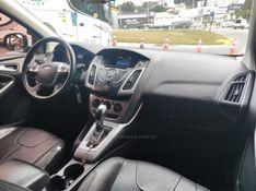FORD FOCUS 1.6 SE 16V 2014/2015 HUBNER MULTIMARCAS FARROUPILHA / Carros no Vale