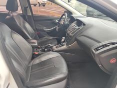 FORD FOCUS 1.6 SE 16V 2014/2015 HUBNER MULTIMARCAS FARROUPILHA / Carros no Vale