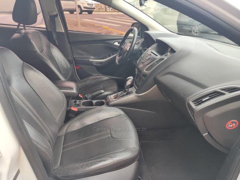 FORD FOCUS 1.6 SE 16V 2014/2015 HUBNER MULTIMARCAS FARROUPILHA / Carros no Vale FORD FOCUS 1.6 SE 16V 2014/2015 HUBNER MULTIMARCAS FARROUPILHA / Carros no Vale