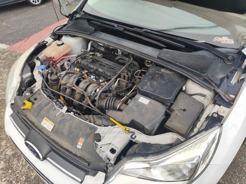 FORD FOCUS 1.6 SE 16V 2014/2015 HUBNER MULTIMARCAS FARROUPILHA / Carros no Vale FORD FOCUS 1.6 SE 16V 2014/2015 HUBNER MULTIMARCAS FARROUPILHA / Carros no Vale
