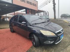 FORD FOCUS 2.0 GHIA 16V 2010/2011 HUBNER MULTIMARCAS FARROUPILHA / Carros no Vale