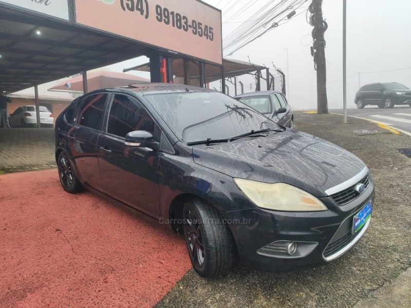 FORD FOCUS 2.0 GHIA 16V 2010/2011 HUBNER MULTIMARCAS FARROUPILHA / Carros no Vale FORD FOCUS 2.0 GHIA 16V 2010/2011 HUBNER MULTIMARCAS FARROUPILHA / Carros no Vale