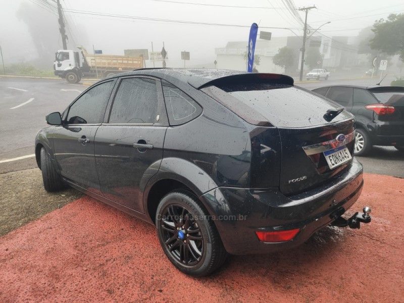 FORD FOCUS 2.0 GHIA 16V 2010/2011 HUBNER MULTIMARCAS FARROUPILHA / Carros no Vale FORD FOCUS 2.0 GHIA 16V 2010/2011 HUBNER MULTIMARCAS FARROUPILHA / Carros no Vale