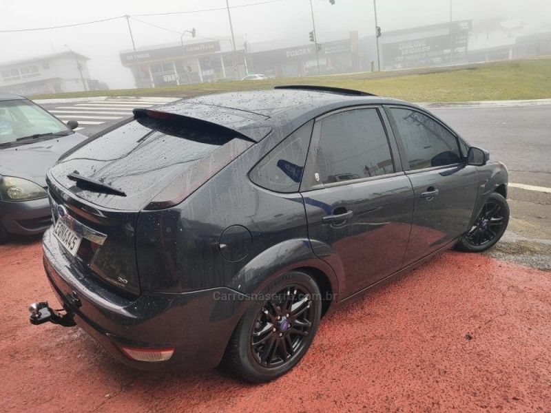 FORD FOCUS 2.0 GHIA 16V 2010/2011 HUBNER MULTIMARCAS FARROUPILHA / Carros no Vale FORD FOCUS 2.0 GHIA 16V 2010/2011 HUBNER MULTIMARCAS FARROUPILHA / Carros no Vale