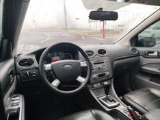 FORD FOCUS 2.0 GHIA 16V 2010/2011 HUBNER MULTIMARCAS FARROUPILHA / Carros no Vale