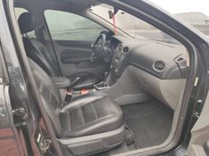 FORD FOCUS 2.0 GHIA 16V 2010/2011 HUBNER MULTIMARCAS FARROUPILHA / Carros no Vale
