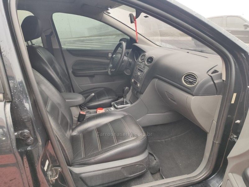 FORD FOCUS 2.0 GHIA 16V 2010/2011 HUBNER MULTIMARCAS FARROUPILHA / Carros no Vale FORD FOCUS 2.0 GHIA 16V 2010/2011 HUBNER MULTIMARCAS FARROUPILHA / Carros no Vale
