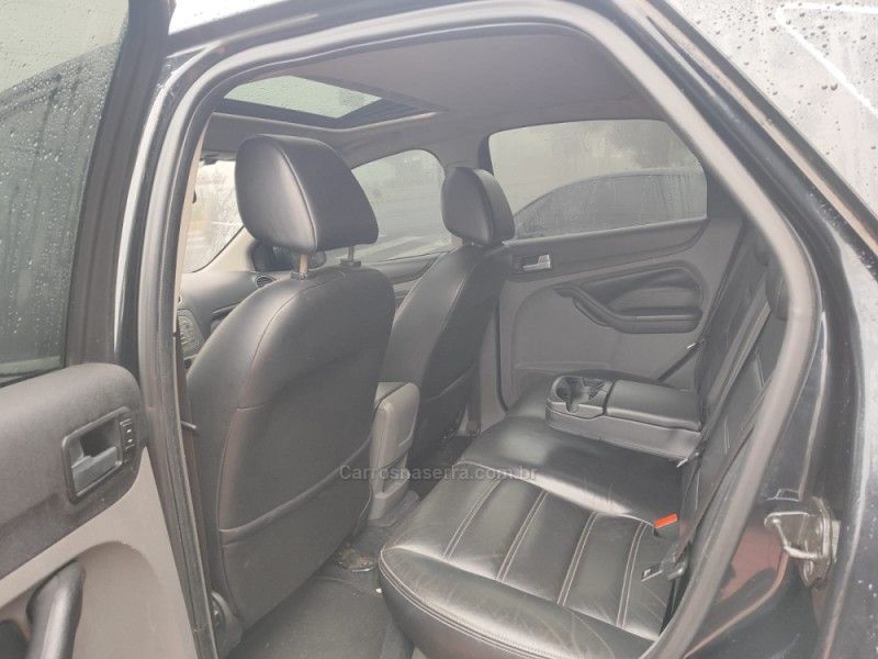 FORD FOCUS 2.0 GHIA 16V 2010/2011 HUBNER MULTIMARCAS FARROUPILHA / Carros no Vale FORD FOCUS 2.0 GHIA 16V 2010/2011 HUBNER MULTIMARCAS FARROUPILHA / Carros no Vale