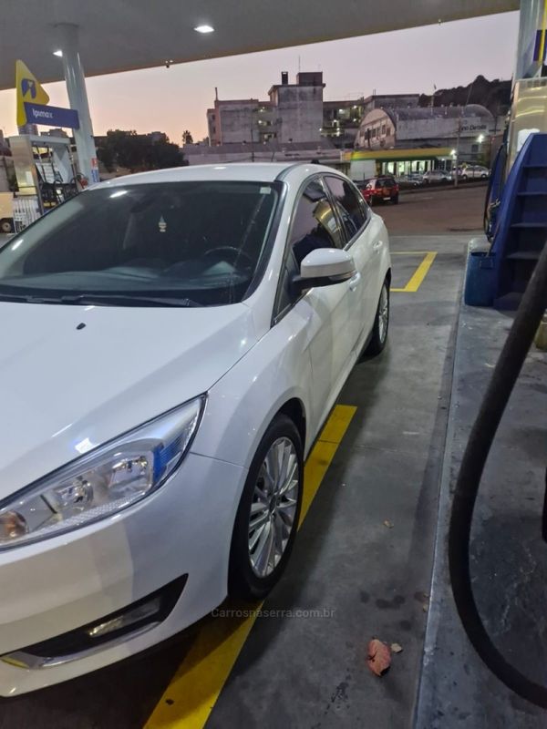 FORD FOCUS 2.0 SE FASTBACK 16V 2017/2018 HUBNER MULTIMARCAS FARROUPILHA / Carros no Vale FORD FOCUS 2.0 SE FASTBACK 16V 2017/2018 HUBNER MULTIMARCAS FARROUPILHA / Carros no Vale