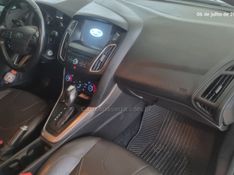 FORD FOCUS 2.0 SE FASTBACK 16V 2017/2018 HUBNER MULTIMARCAS FARROUPILHA / Carros no Vale