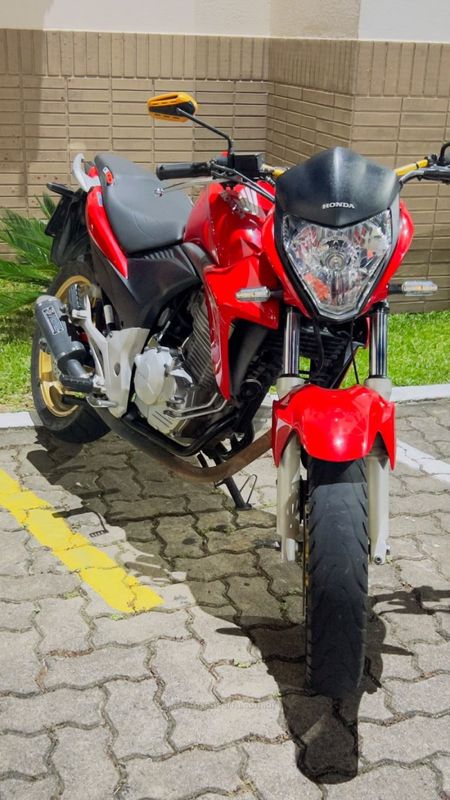 Honda Motos CB 300R 2014/2015 HUBNER MULTIMARCAS FARROUPILHA / Carros no Vale