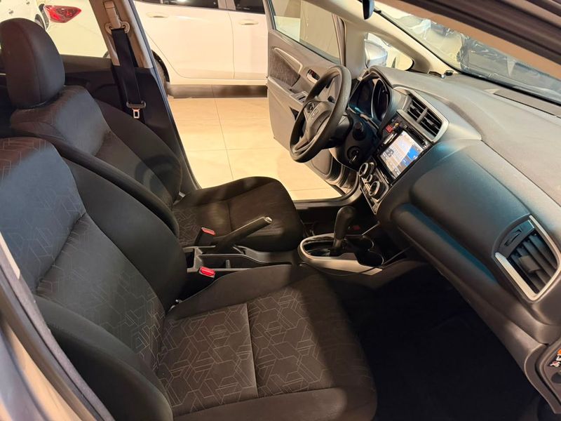 Honda Fit Lx 1.5 Flexone 2015/2016 SIM VEÍCULOS PORTO ALEGRE / Carros no Vale Honda Fit Lx 1.5 Flexone 2015/2016 SIM VEÍCULOS PORTO ALEGRE / Carros no Vale