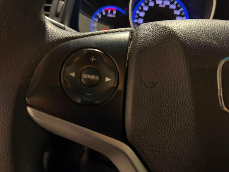 Honda Fit Lx 1.5 Flexone 2015/2016 SIM VEÍCULOS PORTO ALEGRE / Carros no Vale Honda Fit Lx 1.5 Flexone 2015/2016 SIM VEÍCULOS PORTO ALEGRE / Carros no Vale