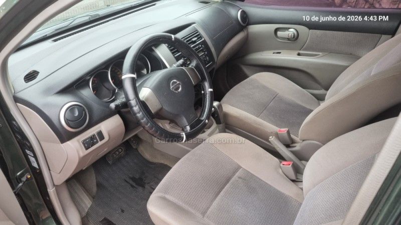 NISSAN LIVINA 1.8 SL 16V 2009/2010 HUBNER MULTIMARCAS FARROUPILHA / Carros no Vale