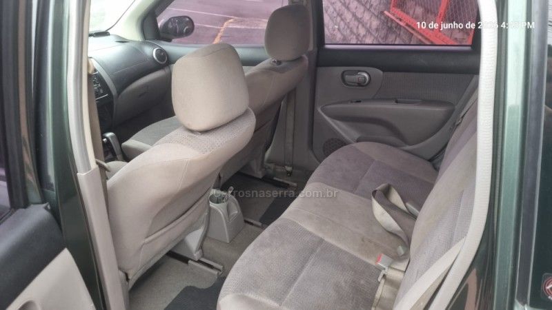 NISSAN LIVINA 1.8 SL 16V 2009/2010 HUBNER MULTIMARCAS FARROUPILHA / Carros no Vale