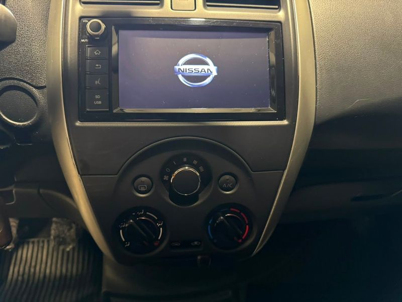 Nissan Versa Sv 1.6 2018/2019 SIM VEÍCULOS PORTO ALEGRE / Carros no Vale Nissan Versa Sv 1.6 2018/2019 SIM VEÍCULOS PORTO ALEGRE / Carros no Vale