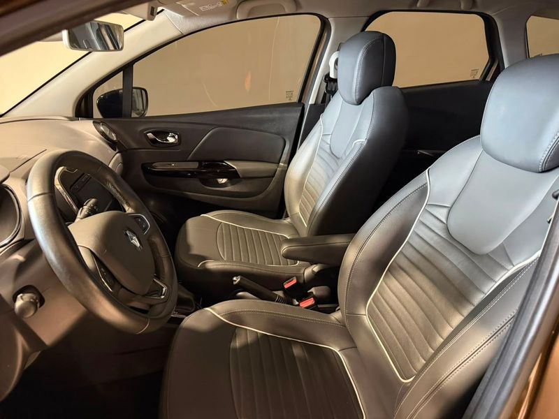 Renault Captur Intense 2.0 16v 2017/2018 SIM VEÍCULOS PORTO ALEGRE / Carros no Vale