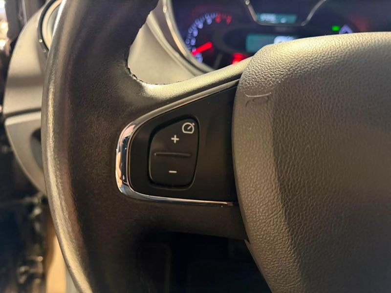 Renault Captur Intense 2.0 16v 2017/2018 SIM VEÍCULOS PORTO ALEGRE / Carros no Vale