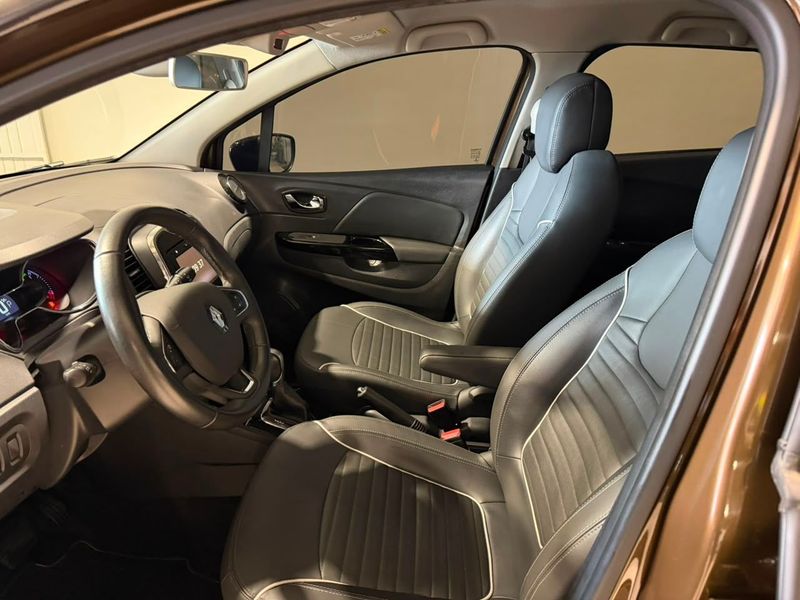 Renault Captur Intense 2.0 16v 2017/2018 SIM VEÍCULOS PORTO ALEGRE / Carros no Vale