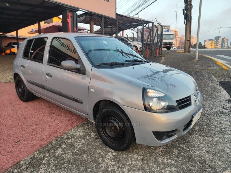 RENAULT CLIO 1.0 CAMPUS 16V 2008/2009 HUBNER MULTIMARCAS FARROUPILHA / Carros no Vale RENAULT CLIO 1.0 CAMPUS 16V 2008/2009 HUBNER MULTIMARCAS FARROUPILHA / Carros no Vale