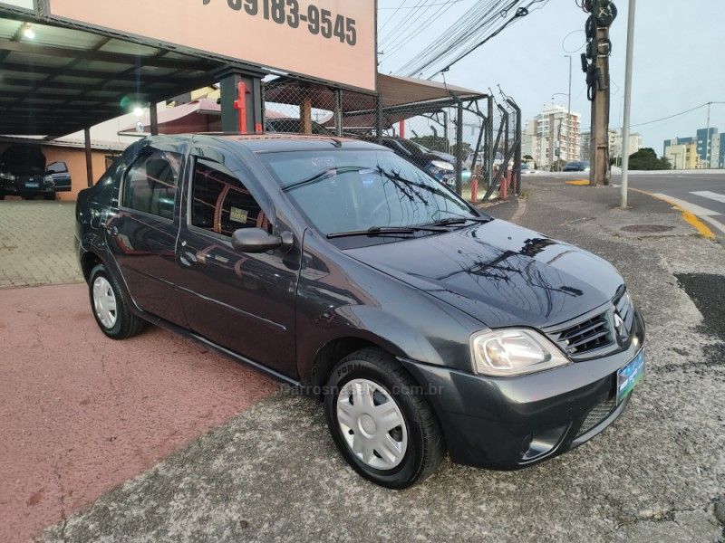 RENAULT LOGAN 1.0 EXPRESSION 16V 2007/2008 HUBNER MULTIMARCAS FARROUPILHA / Carros no Vale